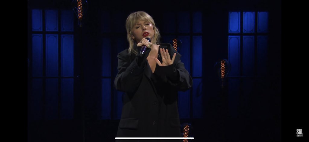 📹| 191005 NBC SNL 테일러스위프트 Lover 와 False God 라이브 고화질영상 유튜브 업데이트되었습니다!! 💚🖤💚🖤💚🖤 
#TaylorOnSNL <a href="/nbcsnl/">Saturday Night Live - SNL</a>

Lover : youtu.be/QMQ5EHRj3Jk 
False God : youtu.be/u-MILQZKJcI
