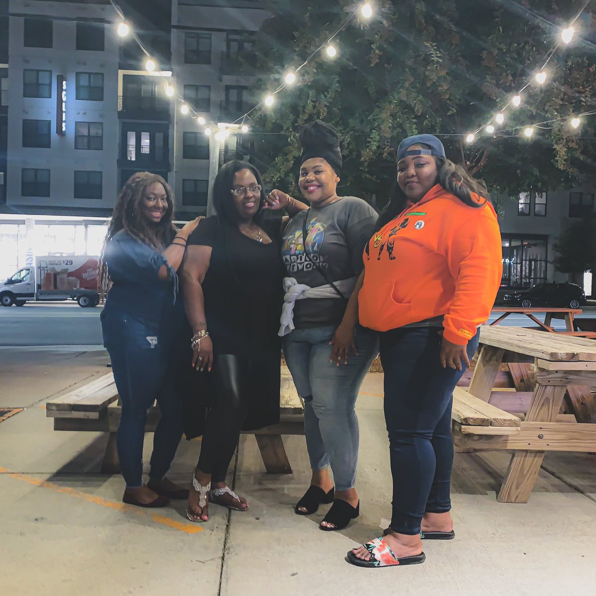 bydmarie3's tweet photo. Dope ass creatives! ✨
#BlackGirlMagic
#BlackGirlsRock
Thank you #CharlotteNC
Thank you #PodExcellenceWeekend https://t.co/IjItvitaJg