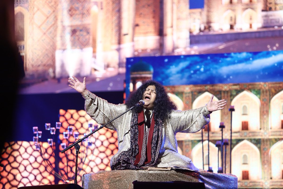 MediaSpringPk's tweet photo. Queen takes the stage
#HUMAwards #HUMAwardsHouston #KashmirHUMAwards #HUMPR https://t.co/PrgGkl21gq