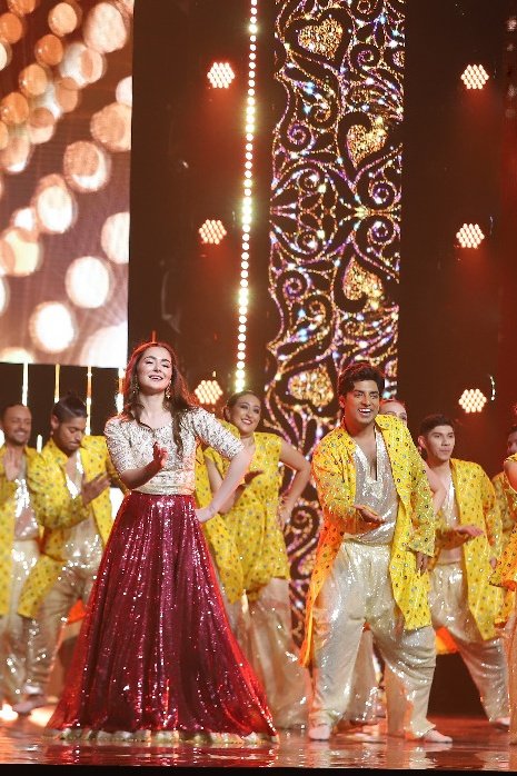 MediaSpringPk's tweet photo. .@realhaniahehe sets stage on π₯
#HUMAwards #HUMAwardsHouston #KashmirHUMAwards #HUMPR https://t.co/Dv9ZGGGRHA