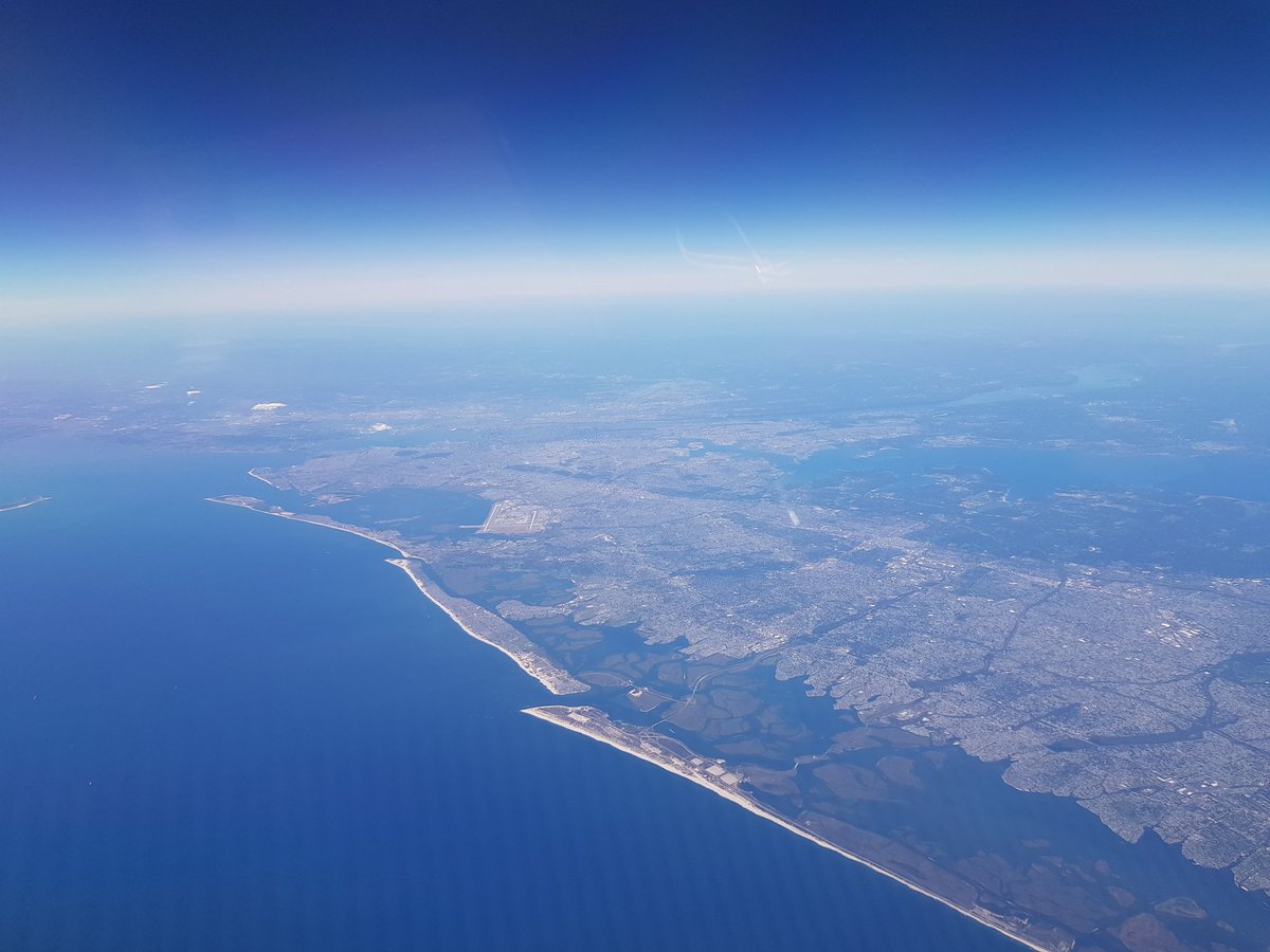 KiwiPilotBloke's tweet photo. Stunning views of #NewYork #LongIsland #manhattan #LongBeach from 40000' yesterday. #pilotview #pilotlife #Pilot #pilotpic #aviation #aviationphotography #flying https://t.co/4vWz8KcS4R