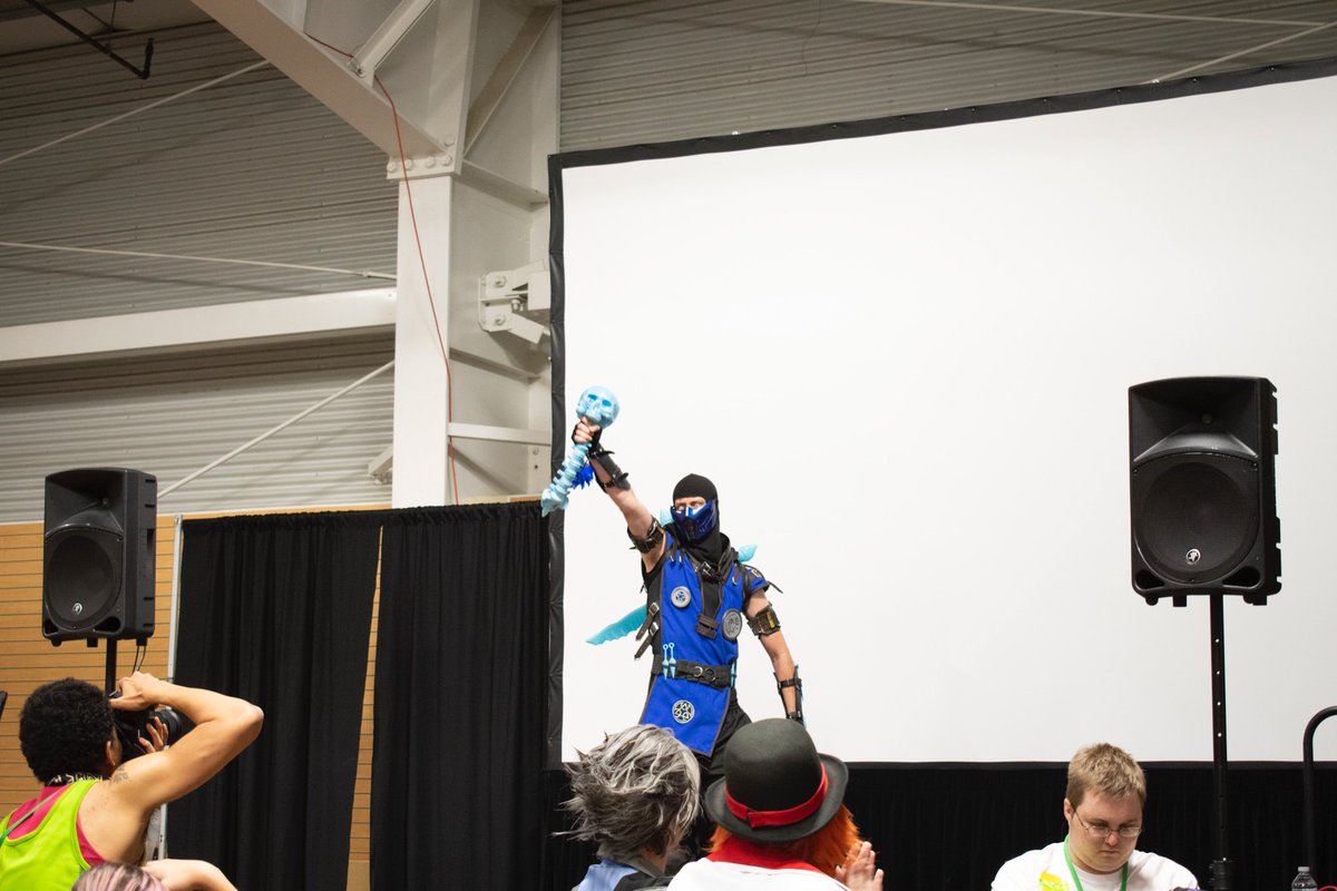 KCCKGraphics's tweet photo. One very cool #cosplayer 😎
So proud of my friend for taking second place at #vincon! https://t.co/tVea7y7hxb