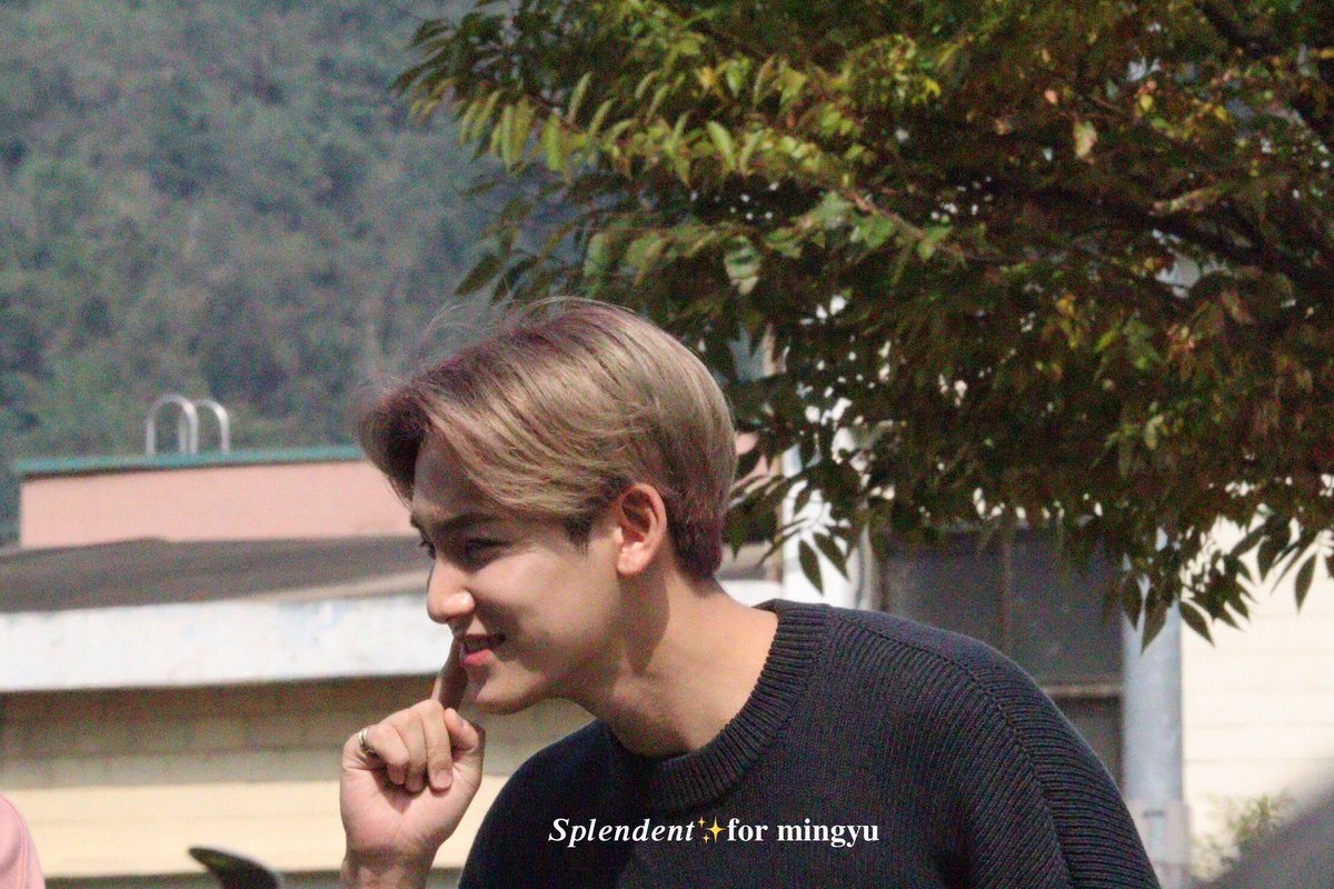SplendentSVT's tweet photo. 190928 세븐틴음중미팬

우리민구 너무고생햇어💕💕💕❣️❣️

#민규  #MINGYU #세븐틴 #SEVENTEEN 
 #인가남신_민규야_고생했어 https://t.co/1sJQSHeAZw