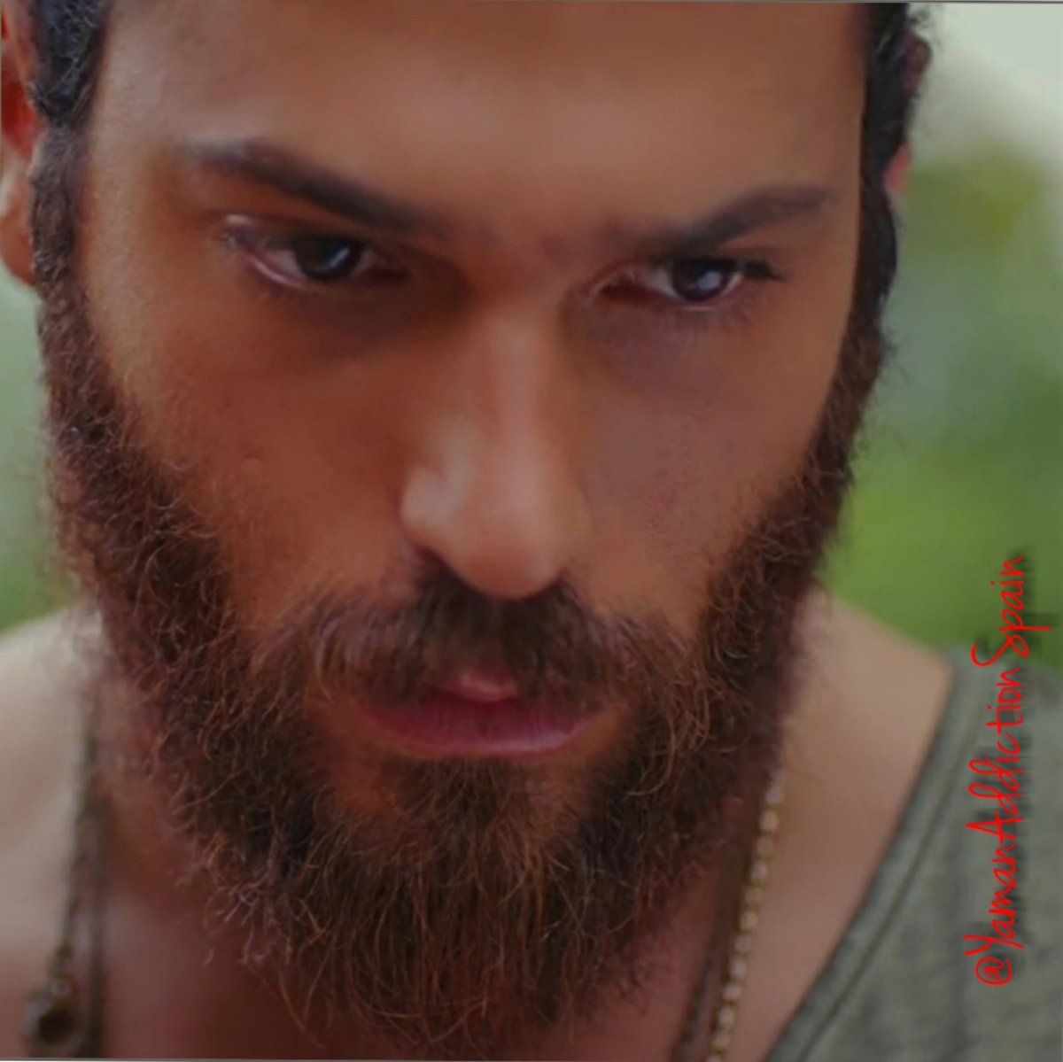 YamanAddiction's tweet photo. Vamos a empezar el Domingo con la confianza que da la fuerza de tu mirada #CanYaman Así el día sólo va a poder ser brillante ☀ #mutlupazar #YamanAddictionSpain #FelizDomingo #domingosbrillantes #miradasintensas #miradas #domingo #HappySunday https://t.co/FKTvHw8l5M