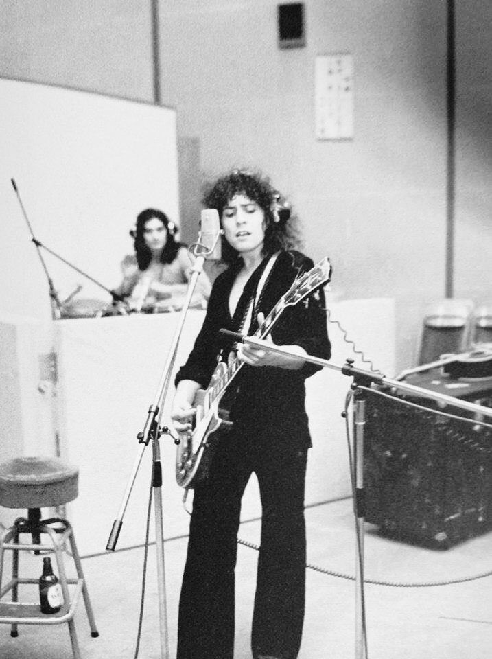 MarcBolanIsGod's tweet photo. Sunday morning and up already. What happened my lie in?? #bodyclock βΉοΈ time for a tune or two through headphones #inmyownlittleworld #MarcBolan #Marc #TRex #kalmiyh https://t.co/BQOCqqTGid