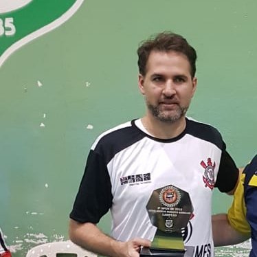 sccp_futmesa's tweet photo. Fiel. Galdeano e Rodrigo trazem mais taças para o Timão.

As duas séries do 3º Aberto da Federação Paulista de Futebol de Mesa, disputadas neste sábado, 5/10, terminaram com um título (Galdeano, esq.) e um vice-campeonato (Rodrigo Moro,dir.). https://t.co/P7YllkGqYp