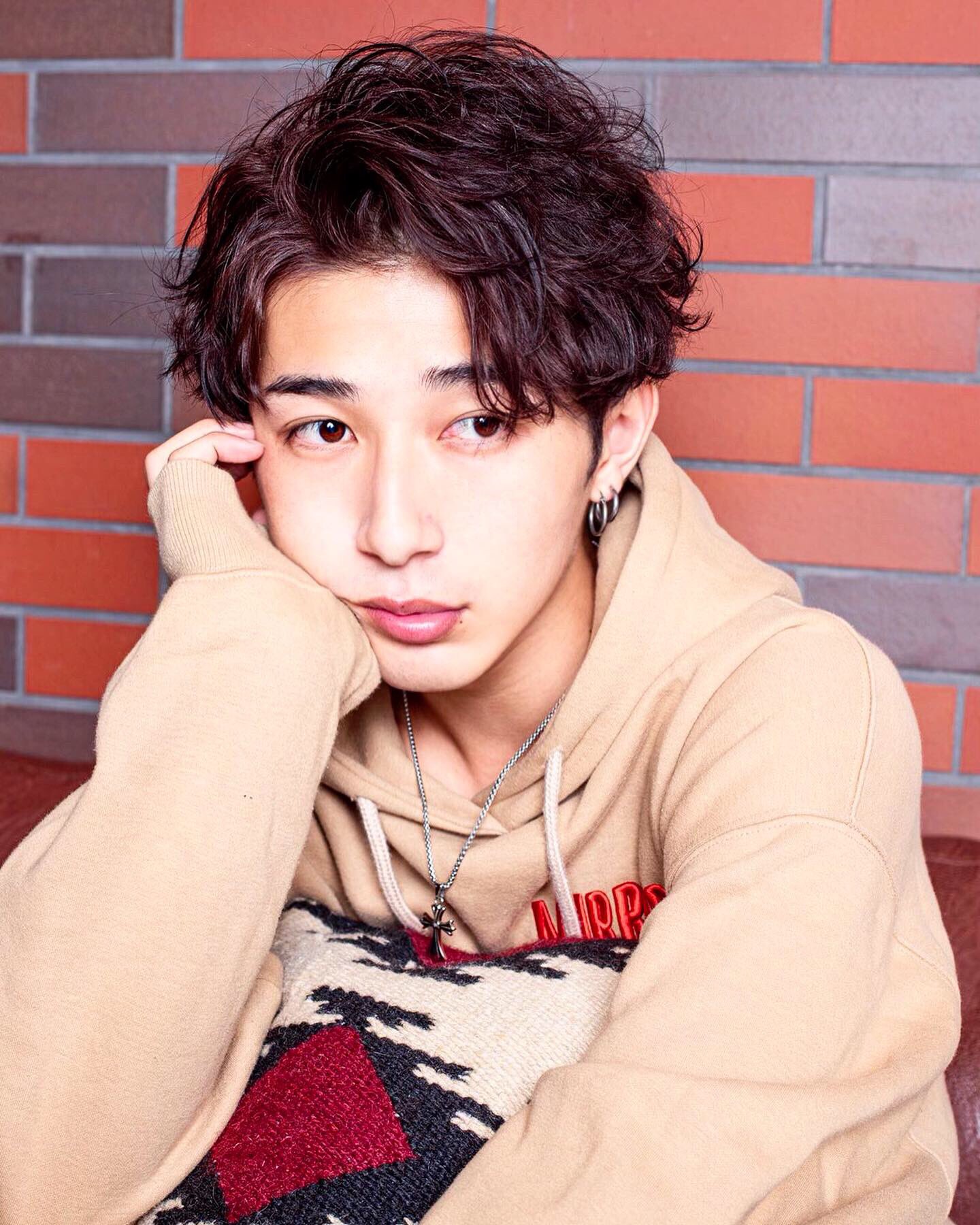 頬杖系男子 Twitter Search Twitter