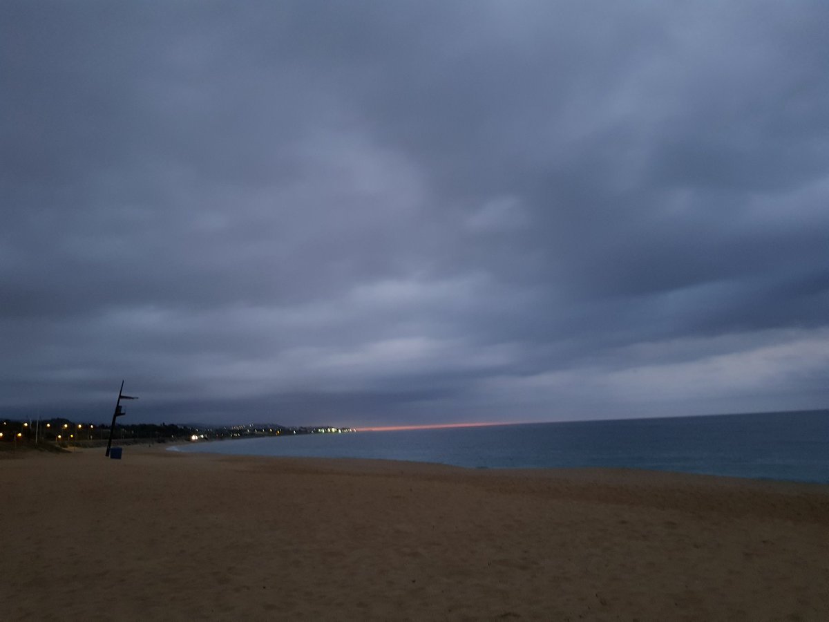antumlife's tweet image. Bañito, en pelota picada, a las 7.30 de la mañana. Temperatura ambiente ideal gracias a ese cielo hermosamente encapotado: 20 grados C°
1 hora al aire libre, moviéndome y descalza. #AllYouNeedIsNature #Antum #MAFcoach #GoWild #LessIsMore #GoAntum