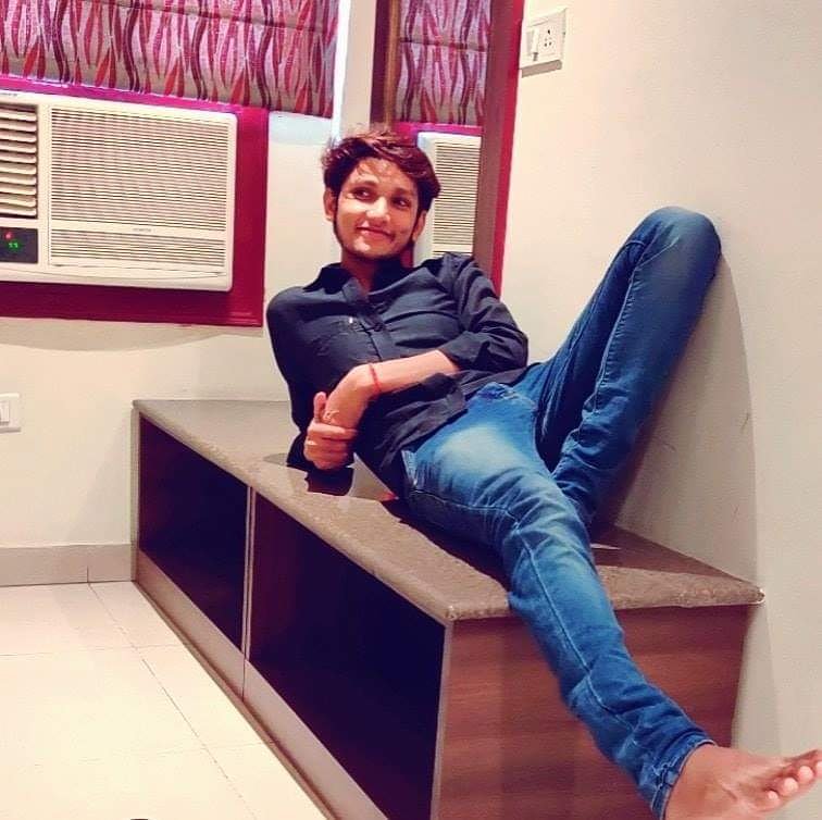 vpy143's tweet image. जीवन आनंद लेने के लिए है, सहने के लिए नहीं..!! - #vpy