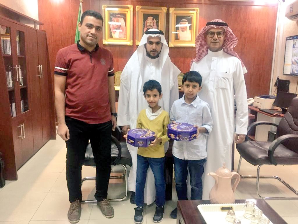 تكريم المعلمين من قِبل أولياء الأمور والطلاب  بمناسبة #اليوم_العالمي_للمعلم 
#تعليم_نجران #وزارة_التعليم