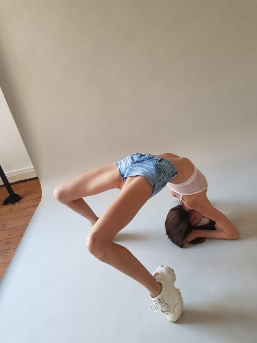 More naked home photos for you, write me dear😘😘😘 https://t.co/igS6f03ISU