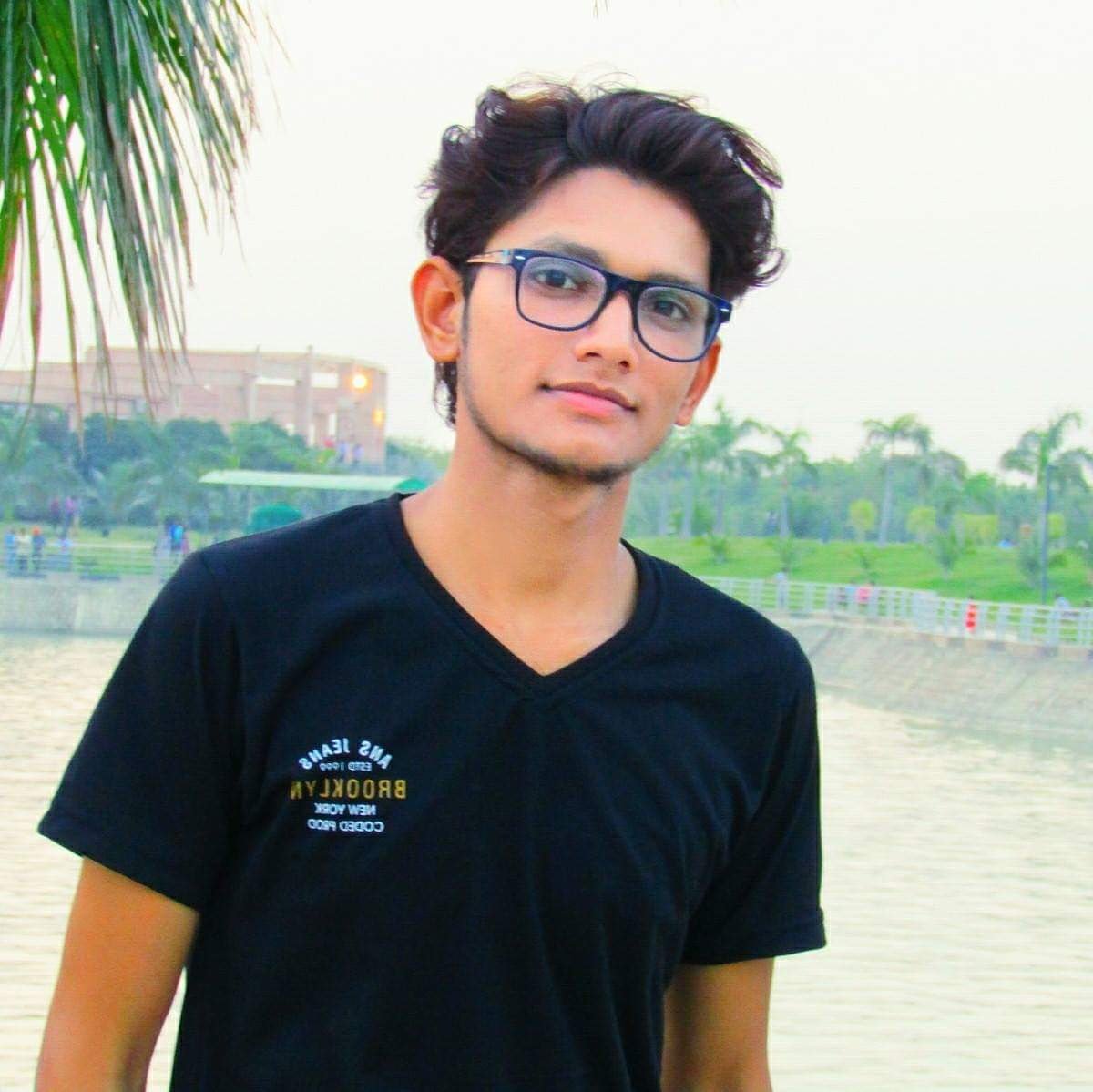 vpy143's tweet image. किसी रोज़ याद न कर पाऊँ तो खुदग़रज़ ना समझ लेना दोस्तों, छोटी सी इस उम्र में परेशानियां बहुत हैं..!!
- #vpy