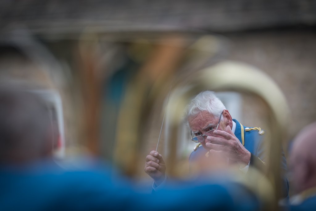 scirebroc's tweet photo. Geese herding, sheep judging, brass bands and, of course, the world famous Masham Sheep Racing! Photos ยฉ Simon Hill / GAMMA Photos #mashamsheepfair #masham #geeseherding #sheepfair #brassbands #sheepracing https://t.co/DAAIERrvya