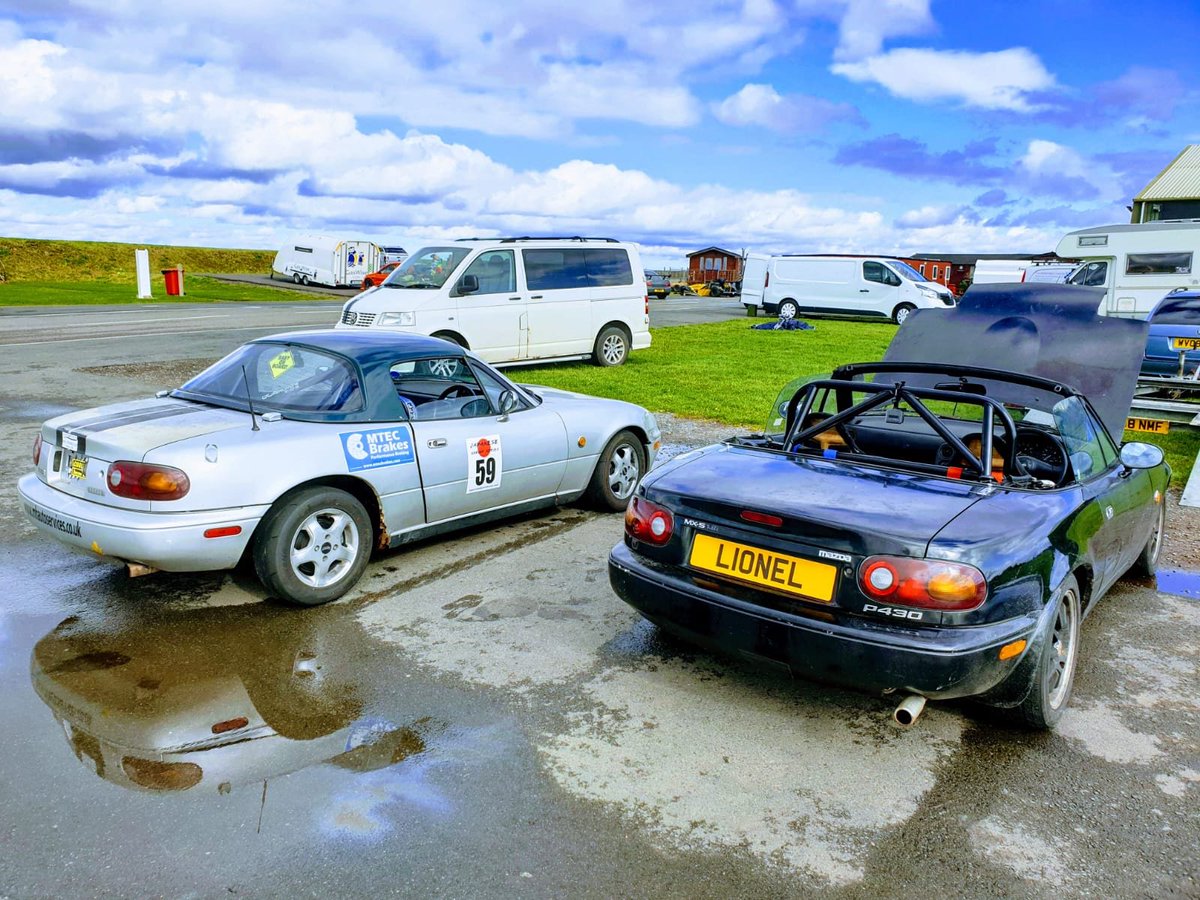 Mx5t's tweet photo. @DementedMonkeys Since I’ve been gone, like you I’ve built a mk1 mx5 track car and the deathfield has been off the road for 18 months after an oil issue. Having a new ~250bhp engine built. https://t.co/6dXG46DMPV