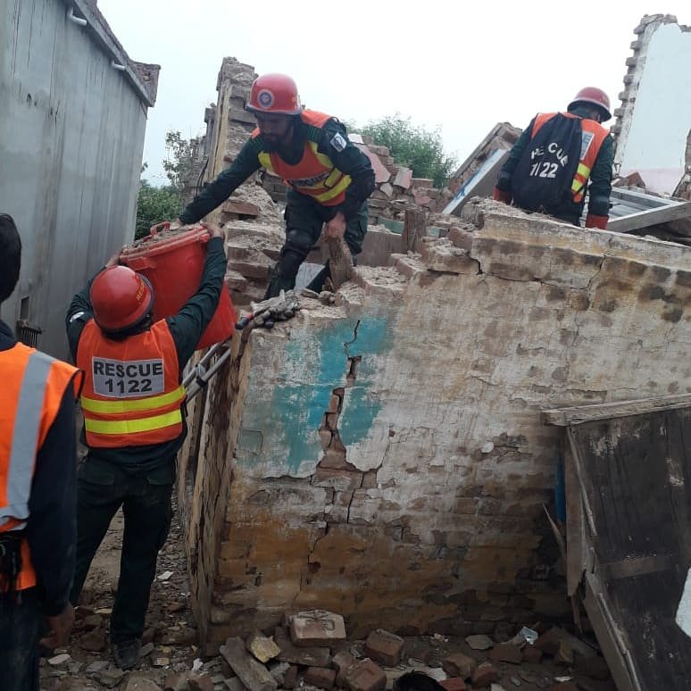 ietuk1's tweet photo. Rescue 1122 #murpir AJK @Kashmirmurpir #team #helping #community after the #earthquake yesterday 5.10.2019 well done team
@Daryl0461
@Ali786UK
@zeeshan20111204
@colinb435
@MehrbanSadiq
@GoharAlmassKhan
@dianelewis6039
πππ¨βππ©βπππ€π€²π https://t.co/zqZGgktbet
