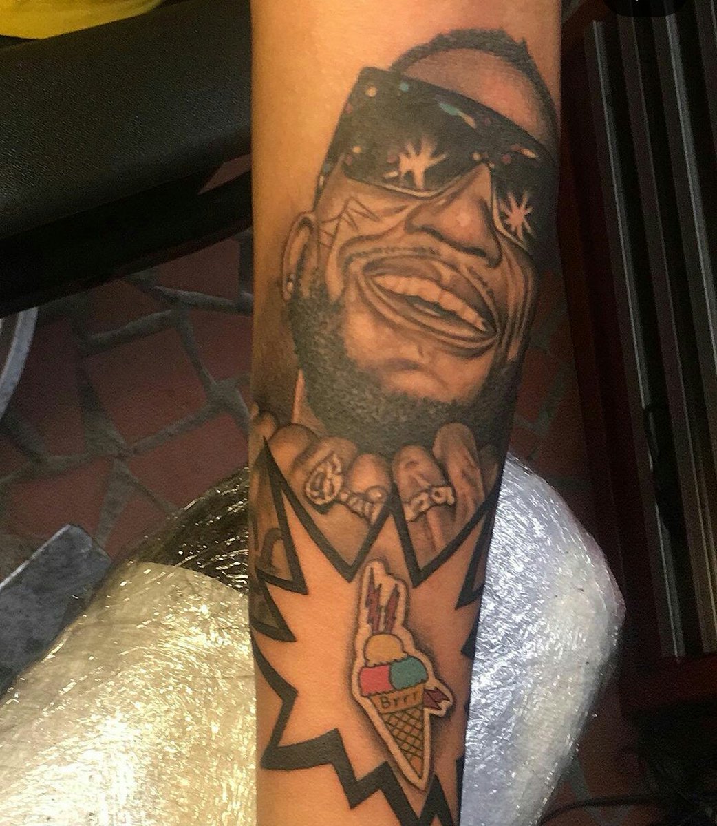 Somebody tell somebody else that #diamondcuttattooco in #columbiasc got that 🔥🔥🔥! @COOLIEINTHECUT killed this shit!  #booknow #darkskinbodyart #tattoo #tattoos @urban_ink_mag can we get a feature?  Plenty more where this came from!