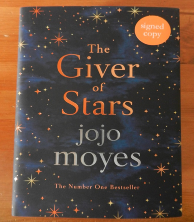 durbdurbster's tweet photo. Flew in from Canada, collected my birthday money, headed to Waterstones and picked up the latest beauty by @jojomoyes  #giverofstars https://t.co/pNVGUGax2F