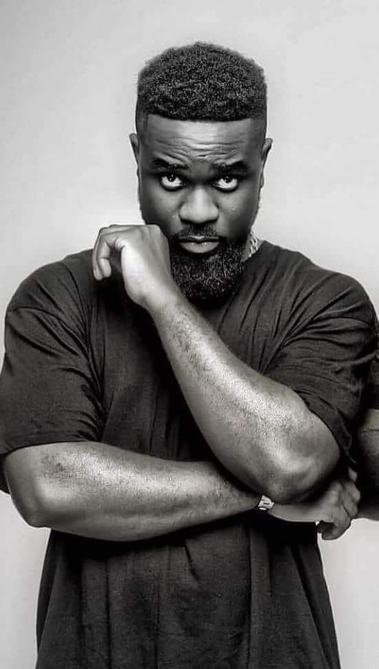 GhanaianMuseum's tweet photo. Michael Owusu Addo," Sarkodie ", He is the first Artist in history to win BET's Best International Flow act at the 2019 BET Hip Hop Awards held at Cobb Energy Performing Arts Centre in Georgia, United States.
Congratulations @sarkodie
#BETHipHopAwards19
#BestInternationalFlow https://t.co/vZ3INm3Pls