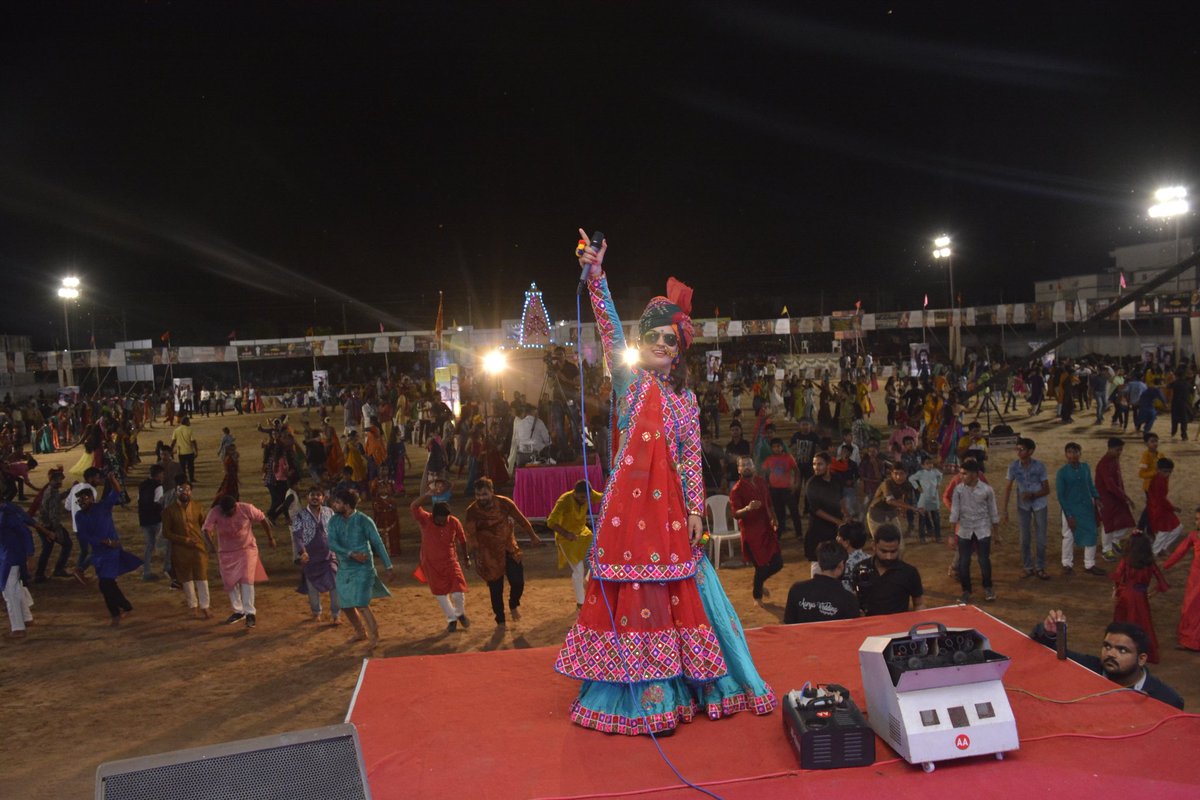 IDivyaChaudhary's tweet photo. Navratri Fastival Day 7 .
નવ દુર્ગા મિત્ર મંડળ દ્વારા આયોજિત. ઉઝાં.
#DivyaChaudharyOfficial #DivyaChaudhary #TheDivyaChaudhary #LivePogram2K19 #Unjha #Patan https://t.co/DjVTpri7PG