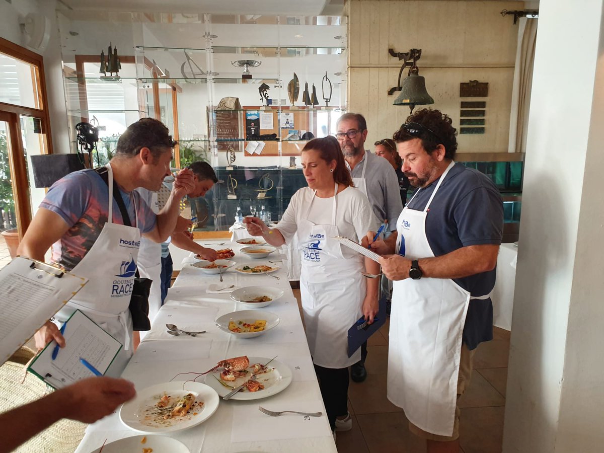 Ayer disfrutamos de una experiencia inolvidable. Participamos como jurado, junto con grandes expertos gastronómicos y Estrellas Michelín en la <a href="/Gourmet_Race/">Gourmet Race</a>, la única regata en la que se cocina a bordo. Mil gracias por contar con nosotros y por el trato tan exquisito #GourmetRace
