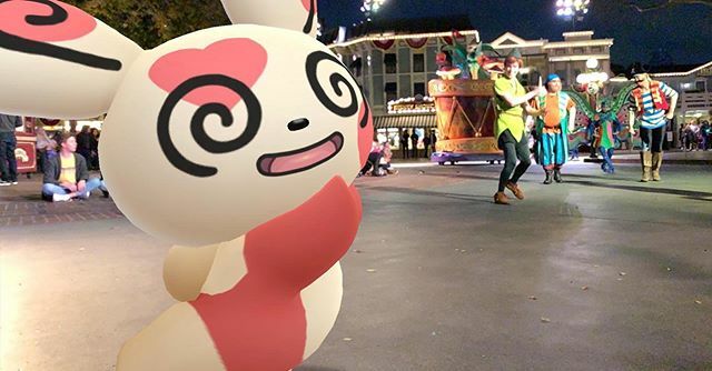 spindaround's tweet photo. spinda fangirling hard over peter pan. #disneyland #mainstreetusa #peterpan #soundsationalparade #pokemongo #pokemongoar #gosnapshot #ztdnews #no filter #spinda https://t.co/q8oi6gQElw https://t.co/9JPiJ0BspZ