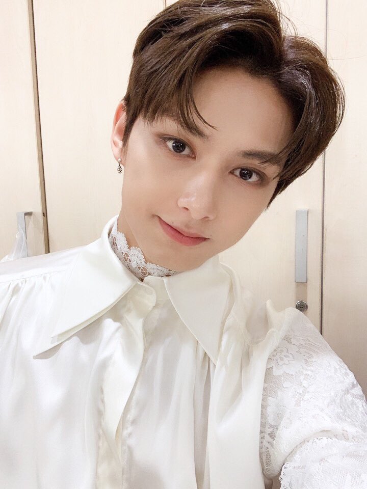 pledis_17's tweet photo. [17'S] SEVENTEEN #An_Ode SELFIE 📸 https://t.co/NdGz0LNSik