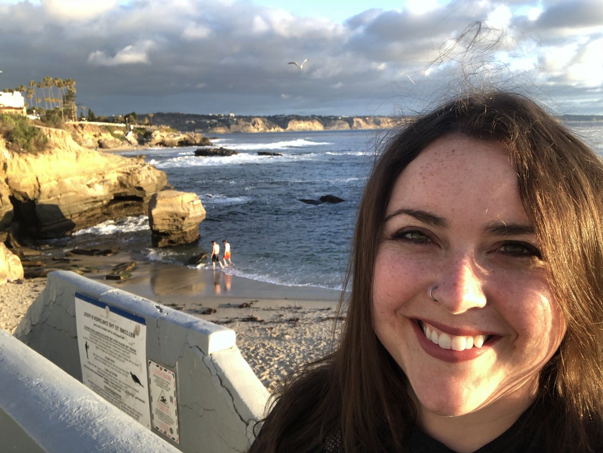 We're super lucky to have Sarah McAnulty <a href="/SarahMackAttack/">Sarah McAnulty, Ph.D</a> as our #OceansOnline plenary speaker. As a #squid biologist and exec director of <a href="/SkypeScientist/">Skype A Scientist</a> she uses #scicomm to build relationships between scientists and non-scientists 🦑 🦑 
.
.
.
#imcc6 #Kiel