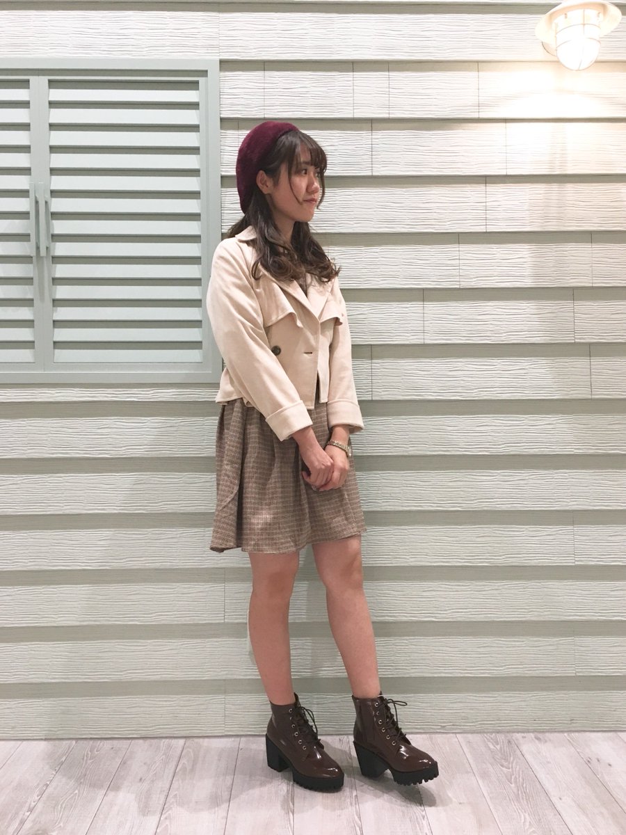 Dazzlin渋谷109店 秋にぴったりいい子ちゃんワンピ グッドガールネックタイワンピース 7 900 Tax タイは首にもウエストにも巻けて 雰囲気が変えられちゃう ミニ丈の綺麗なフレア感が Dazzlinらしくて可愛いですよ ちょっぴり清楚な雰囲気に