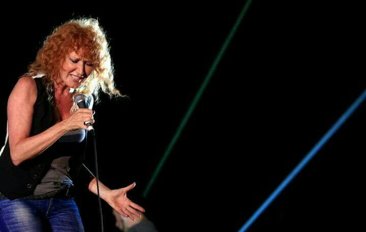 FiorellaMy's tweet photo. La bellezza di una donna non sta nel trucco e nei tacchi a spillo... Ma anche nella semplicità di un risveglio acqua e sapone ❤

@FiorellaMannoia https://t.co/IIOsF72ruC
