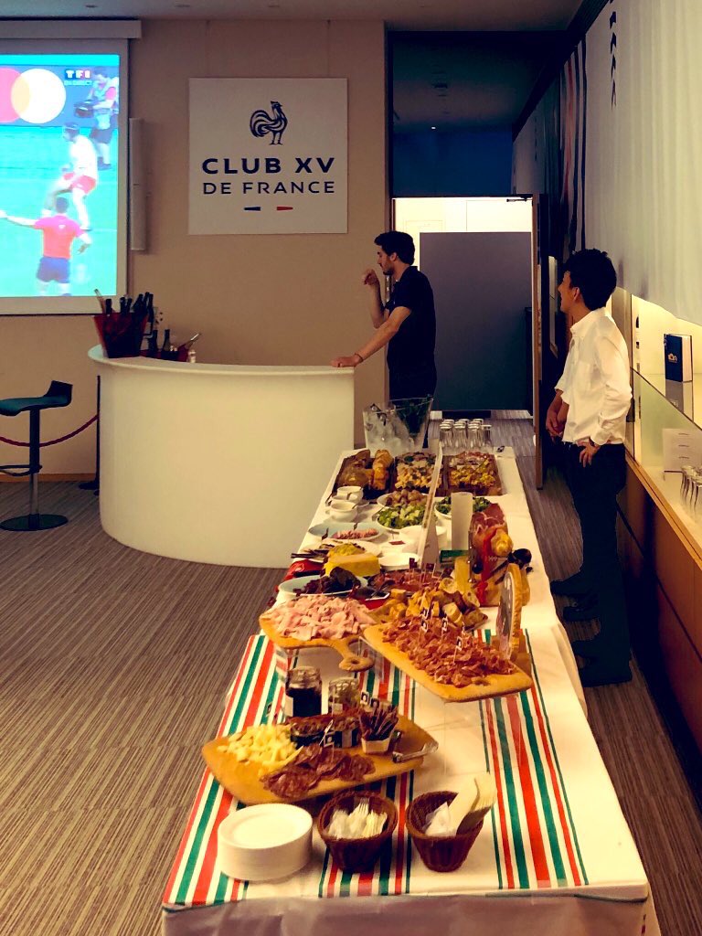 Ça commence pas mal. 
#fraton #NeFaisonsXV #clubxvdefrance #tokyo #RWC2019JAPAN