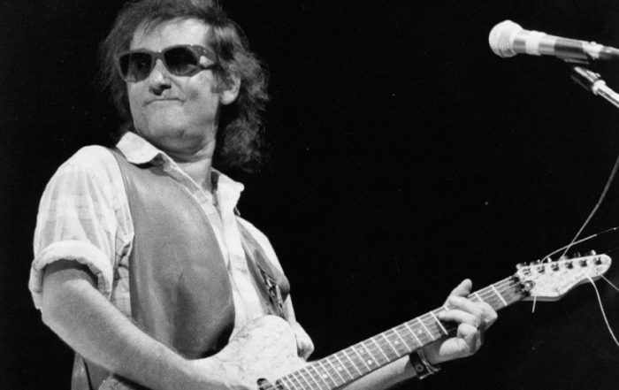 'Un vero chitarrista muore,
deve morire sul palco.'

cit. #IvanGraziani

#VentagliDiParole #PensieroIndelebile 
#NatiOggi il #6ottobre di 74 anni fa