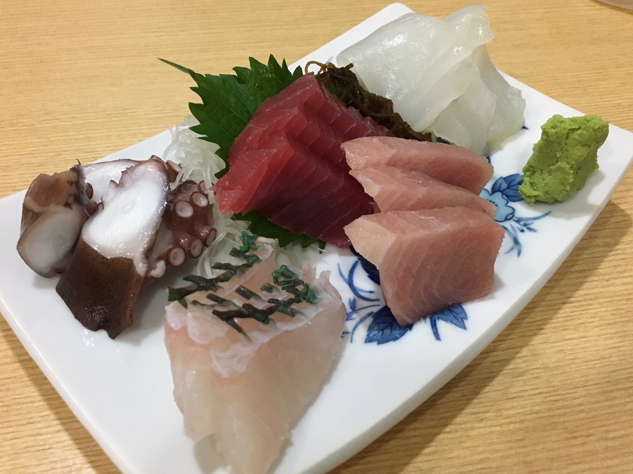 あやたむ 沖縄めし報告 イラブチャー クブシミ 刺身 ミミジャー 煮付けだったかな ヒージャー 刺身 島豆腐 燻製 はー 楽しかったな 余韻 T Co Gasbe9uffz Twitter