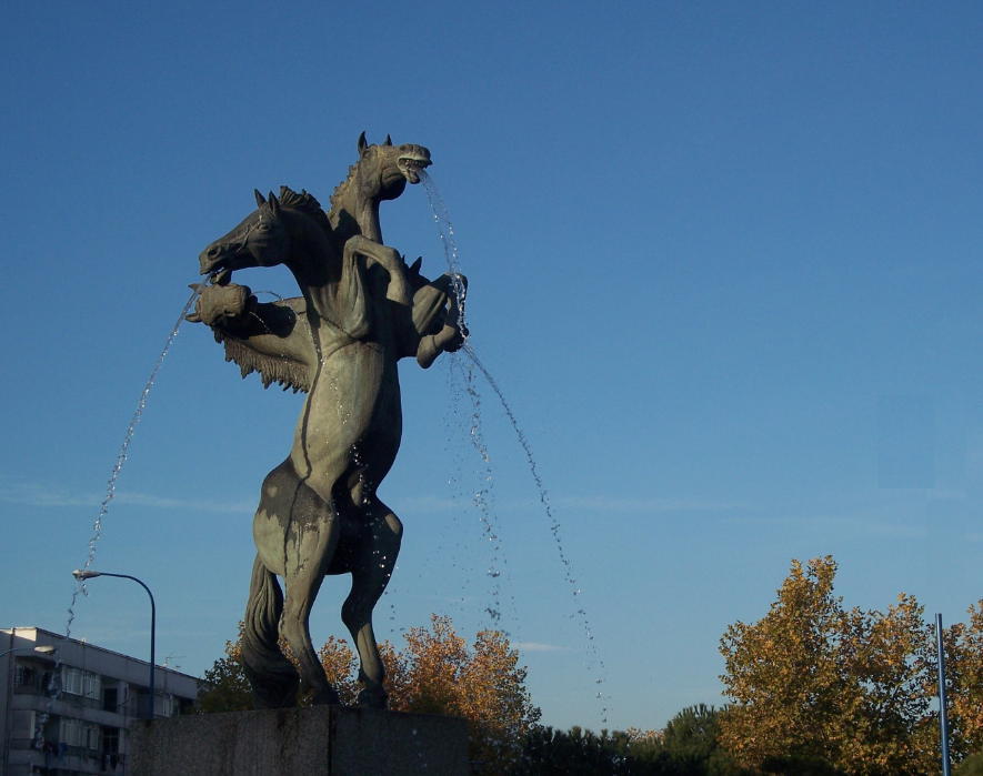 ArchivoLeganes's tweet photo. Ayer fue el día internacional del #agua pero cualquier día es bueno para concienciar de su importancia.
En la imagen "Caballo del Agua", de Luis #Arencibia que está en Avda, del Mediterráneo
¿La conocéis?
Sign: Patrimonio 0053-01 AML
#memoriaLeganés https://t.co/2625fbnhqf