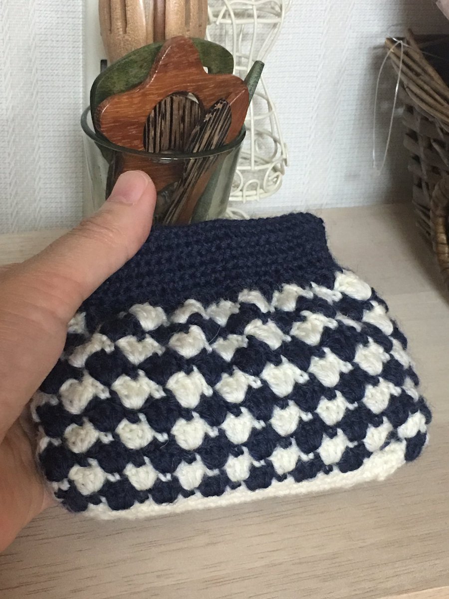 あみものや工房 バネポーチ完成です あまり糸の消費に可愛い小物を編むと気分も上がります あみものや工房 編み物 バネポーチ