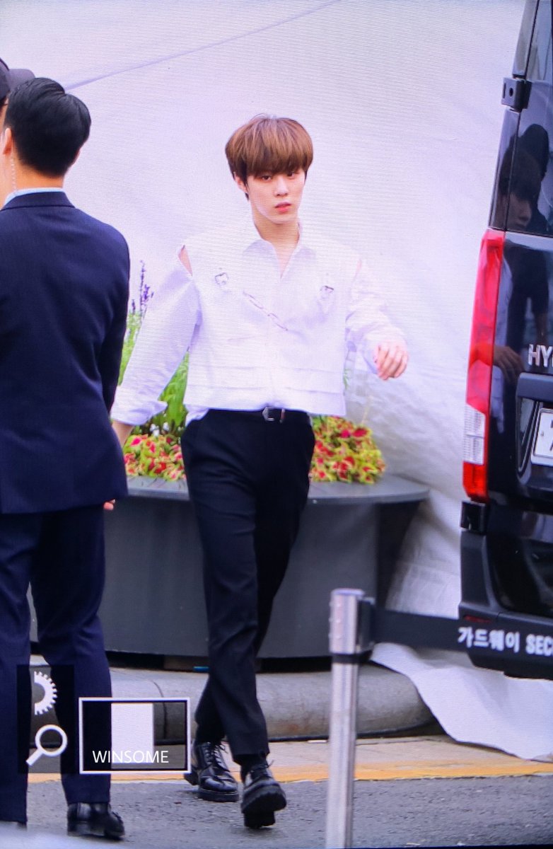 winsome1027's tweet photo. [프리뷰] 1006 서뮤페 리허설퇴근

#김우석 #kimwooseok #엑스원 #X1 https://t.co/mfEe69gYkh