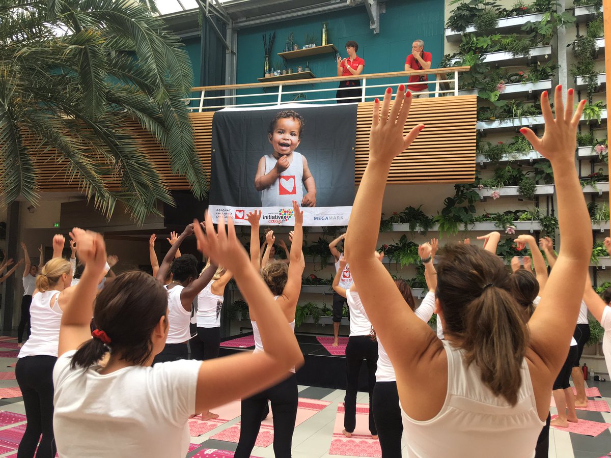 terrabotanica's tweet photo. [10h53] après des ateliers au cœur du parc, la grande séance de Yoga solidaire a débuté, à 10h30, en ce dimanche 6 octobre ❤️

Les fonds collectés sont reversés à @mecenatcardiaqu 😊 https://t.co/nQdlY9I4dW