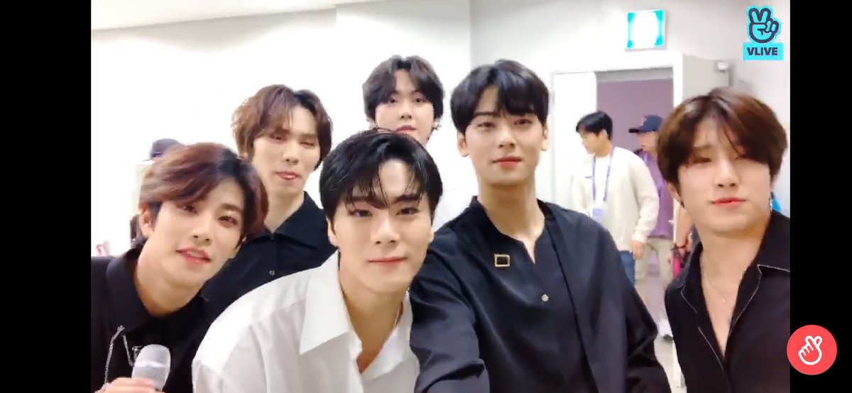 AstroMoonbinph's tweet photo. 191006
Screen captions Vlive of ASTRO in SBS Super Concert 2019 in Incheon
#아스트로 #문빈
#astro #moonbin #astromoonbinph
#filoroha #phroha #arohaph https://t.co/tIoDesHKpI