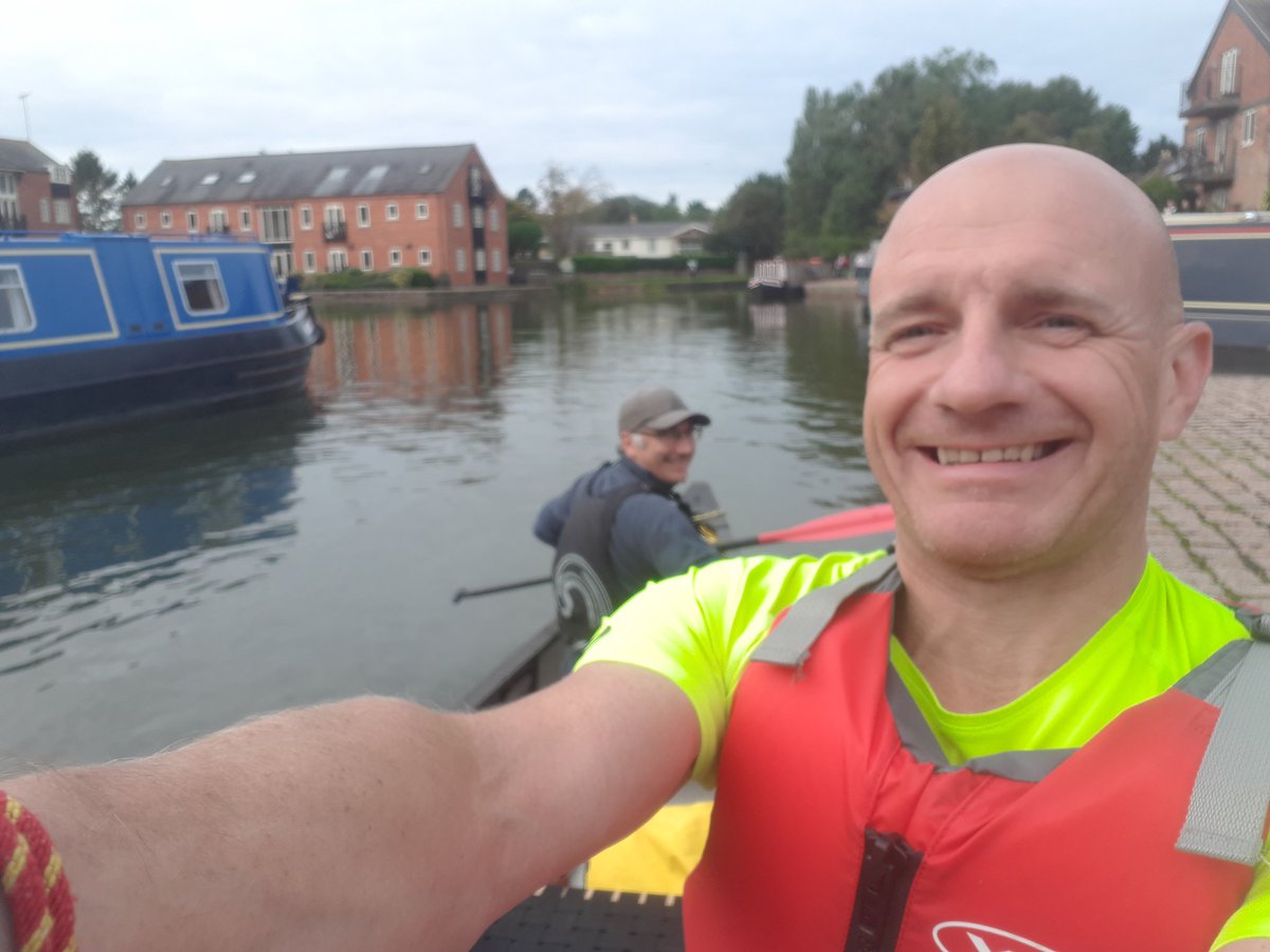 crawler1970's tweet photo. Great Paddle session along the Grand Union Canal from Market Harborough to Kibworth Bridge.
Plenty of wildlife, especially Kingfishers ๐
Halfway point #bridge61 @FoxtonLocks1 Great pint.
Hot Soup, Tiger Bread warmed on my stove sorted for next half.
@CanalRiverTrust @LOPCentre https://t.co/PTk9kv16vw