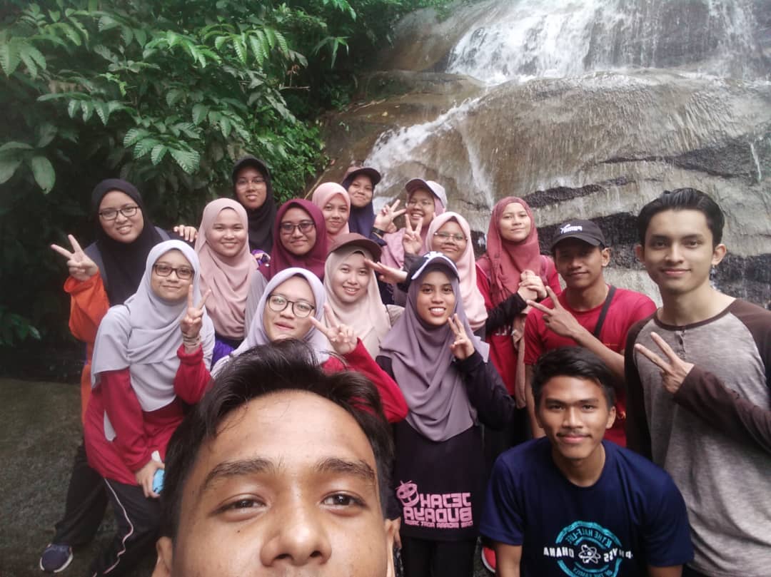 AmethysicsX's tweet photo. Selesai sudah kem motivasi Aphyss Ohana yang telah berlangsung di Photon Valley Eco Resort pada hujung minggu ini.Syabas kepada adik adik batch Chrysolite kerana telah menjayakan program ini. Tidak lupa juga kepada sebahagian 3rd year yang sporting turut serta dalam fd aphyss! https://t.co/TdVagn4nxV
