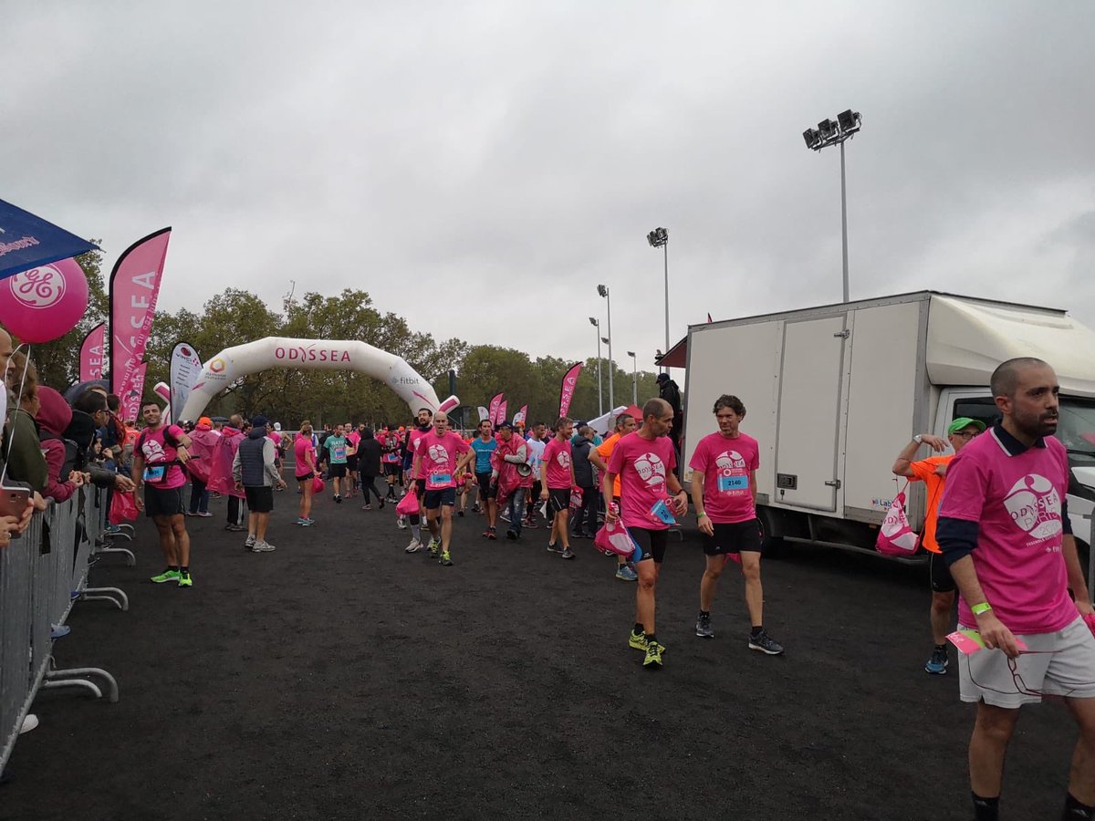 Arrivée du 10km 👏 la pluie a donné des ailes à nos coureurs 🏃