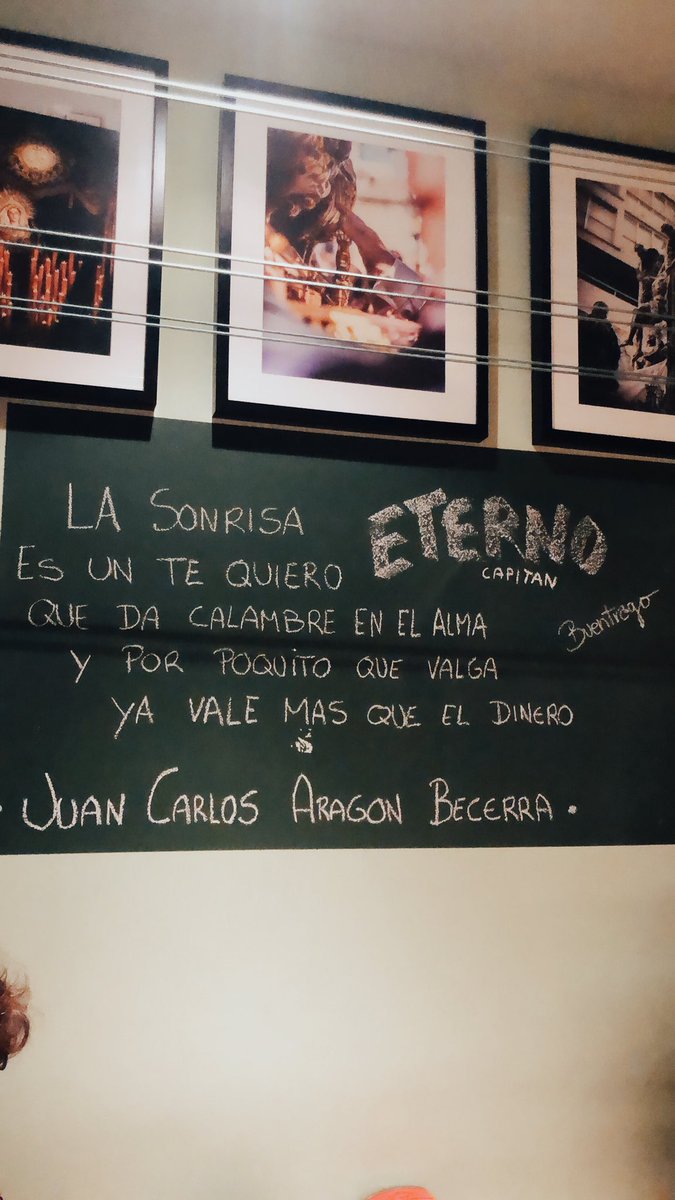 esthermacys's tweet image. Visto en un bar de Sevilla #EternoCapitanVeneno ♥️