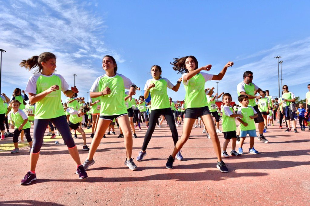AytoRivas's tweet photo. 𝐃𝐄𝐏𝐎𝐑𝐓𝐄𝐒> Hoy hemos vivido una nueva edición de la carrera contra el cáncer, una prueba solidaria que ha contado con la participación de más de 2.000 personas. Deporte, convivencia y solidaridad en el entorno del recinto ferial Miguel Ríos. #Rivas #Rivasentrenavalores https://t.co/zPR616Oh1I