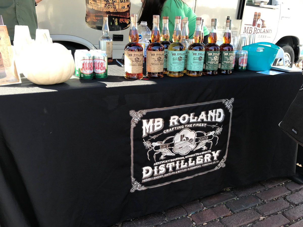 KentuckyTourism's tweet photo. Kentucky knows bourbon 🥃 Cheers to two great days of local bourbon, music, food and art at @kentuckysedge Bourbon Conference! Thanks for having us, @meet_nky 🙌🏻 https://t.co/cgpgW0XQds