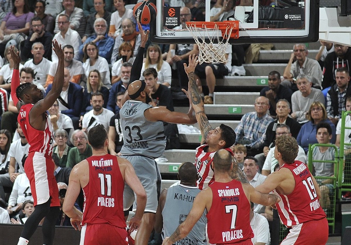 24SportsLegends's tweet photo. LDLC ASVEL Villeurbanne made a triumphant return to the Turkish Airlines EuroLeague with a resounding 82-63 win over the visiting Olympiacos Piraeus. https://t.co/fVmclnVQNB