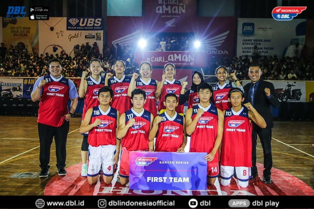 Sekolahkb's tweet photo. Congratulations Aofar, Syekhan, Bella dan Davina. ππ
Reposted from @dbl_banten - First Team DBL BANTEN SERIES 2019...
Selamat yah untuk kaliaaaan π€
.
.
#HondaDBL2019
#HondaDBLBanten2019
#WaktunyaBuktikan
#IAMDBL https://t.co/WdXoeML21U