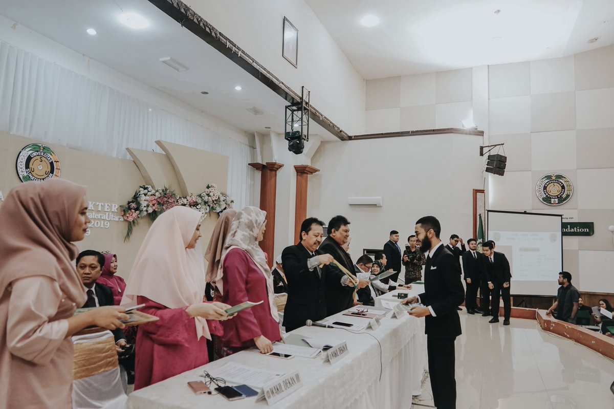 azizachmad's tweet photo. “I swear to fulfill, to the best of my ability and judgment, this convenant: I will respect the hard-won scientific gains of those physicians in whose steps I walk, and gladly share such knowledge as is mine with those who are to follow.”
#hippocraticoath https://t.co/bd2LjFWDQE