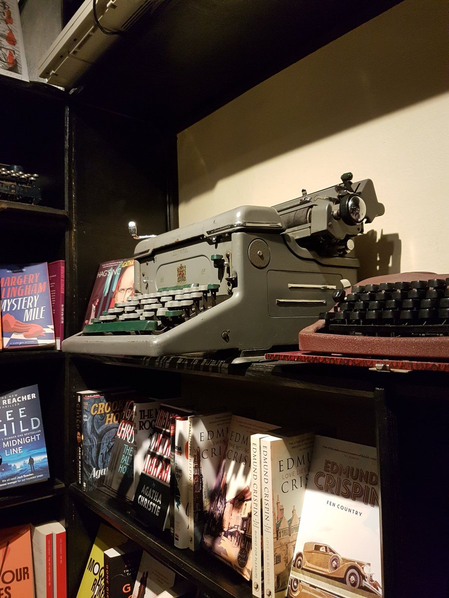 ScottishHaught's tweet photo. Visited this quirky wee bookshop today on my adventures! - @tweetwronger #typethis https://t.co/o5miAcB3Bj
