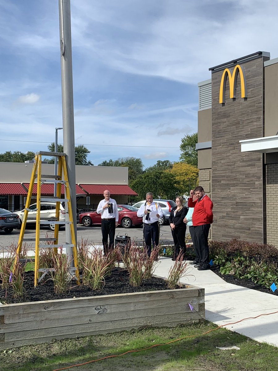 SylvaniaPost468's tweet photo. The Post Color Guard participated in the Sylvania Alexis Road McDonald’s Grand Reopening Celebration on Saturday. 🇺🇸 @dean_boyers @AmericanLegion https://t.co/ekKMHRHSPf