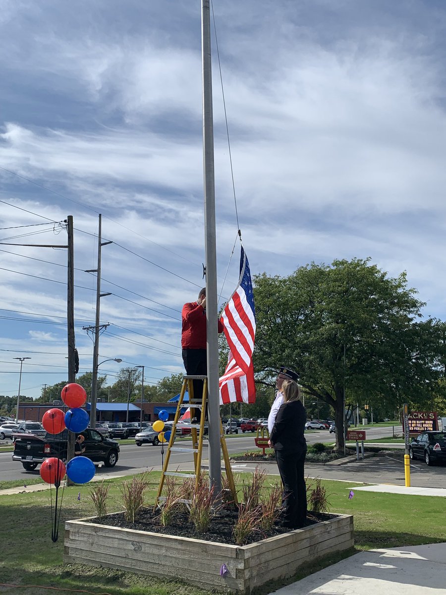 SylvaniaPost468's tweet photo. The Post Color Guard participated in the Sylvania Alexis Road McDonald’s Grand Reopening Celebration on Saturday. 🇺🇸 @dean_boyers @AmericanLegion https://t.co/ekKMHRHSPf