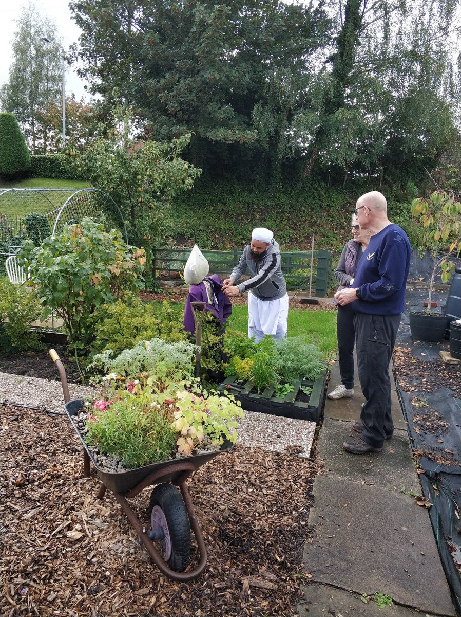 AngelikiStg's tweet image. Popped round Alexandra Road Allotments community open day with Aftab to find out what's going on. Anna and Mike were on hand to show us round 2/3